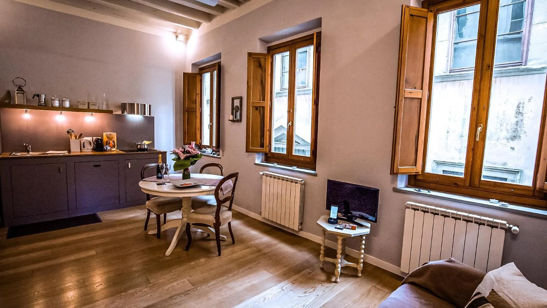 Acacia Firenze - Peonia Apartment 0*, Florence